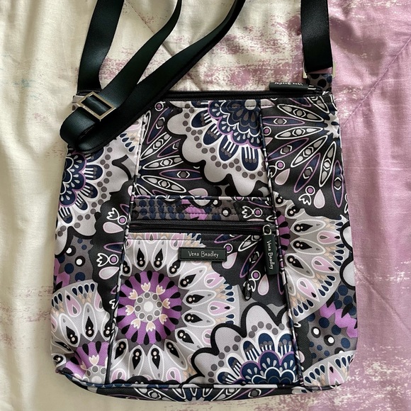 Vera Bradley Handbags - NWOT Vera Bradley Bag